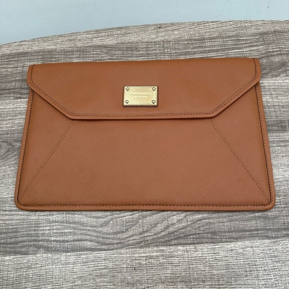 MICHEAL KORS faux leather snap designer Ipad or woman quiet luxury trendy Clutch - Picture 1 of 9